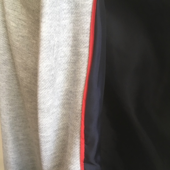 Tommy Hilfiger NWOT Grey Blazer with shoulder pads in sz 6 - Picture 4 of 7